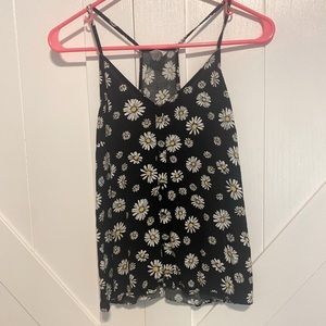 Super cute flower tank top! 🌸